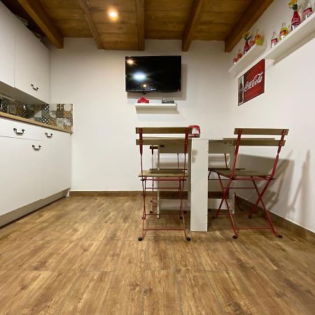 Vat' Coke House Apartment Napoli Bagian luar foto